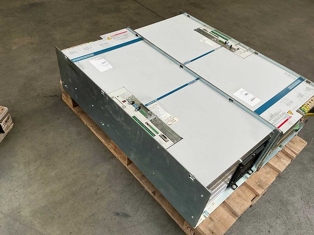 Rexroth indramat diax03 / dkr02 industriële servo aandrijfregelaar - afbeelding 1 van  10