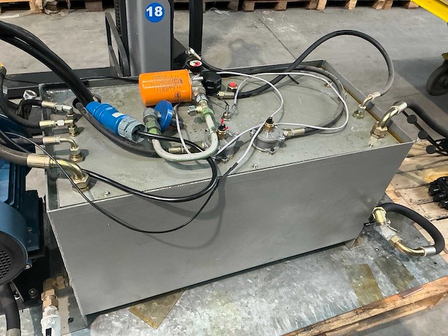 Rexroth oliegroep met variabele pomp + olietank - afbeelding 2 van  6