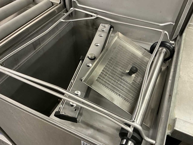 Rhima wasstraat met korvenvaatwasmachine - afbeelding 9 van  9