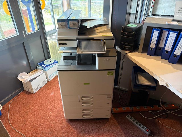Ricoh mp c3004 multifunctionele kleurenprinter / copier - afbeelding 1 van  8