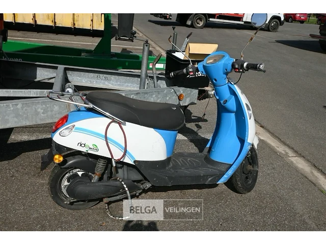 Ride elektrische scooter - afbeelding 3 van  7