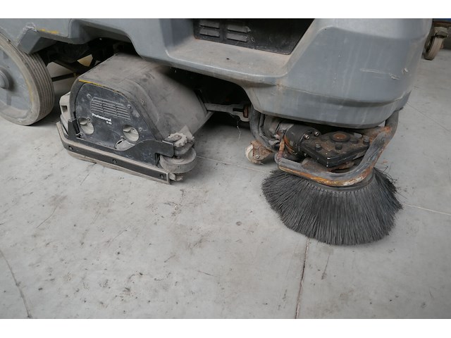 Ride-on schrob-/zuigmachine karcher - afbeelding 2 van  11