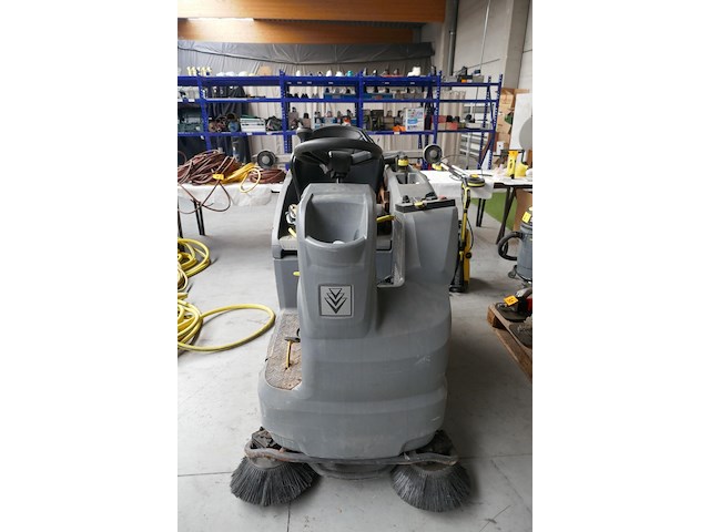 Ride-on schrob-/zuigmachine karcher - afbeelding 3 van  11