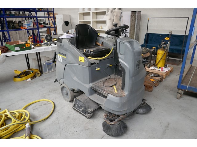 Ride-on schrob-/zuigmachine karcher - afbeelding 1 van  11