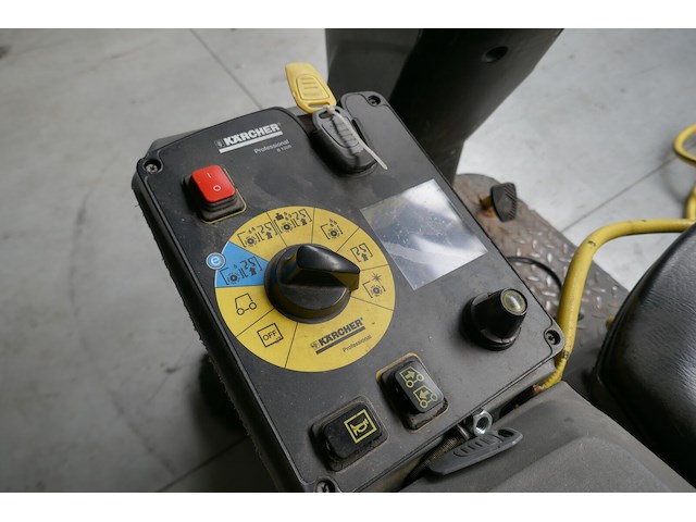 Ride-on schrob-/zuigmachine karcher - afbeelding 8 van  11