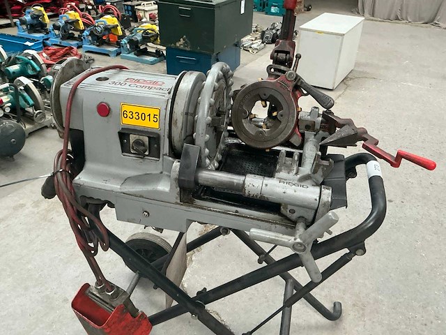 Ridgid 300 compact draadsnijmachine - afbeelding 4 van  11