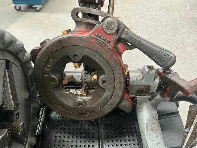 Ridgid 300 compact draadsnijmachine - afbeelding 7 van  11