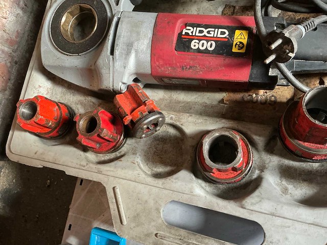 Ridgid 600 draagbare pijpschroefdraadsnijder - afbeelding 3 van  4