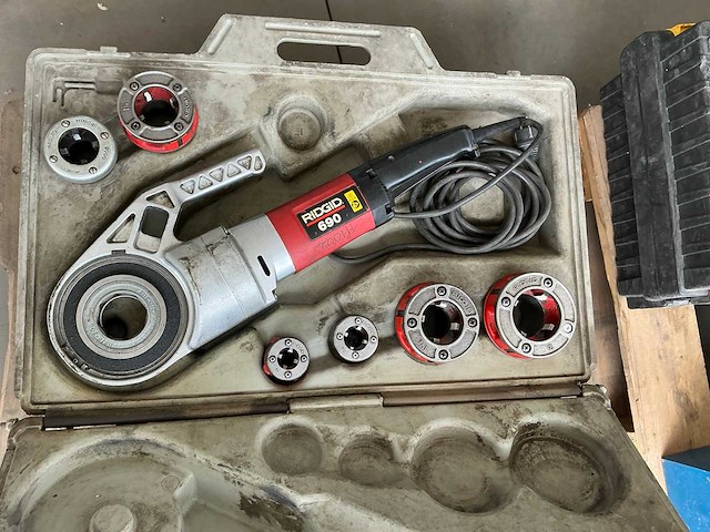 Ridgid 690 draadsnijmachine - afbeelding 1 van  8