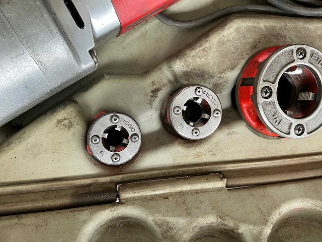 Ridgid 690 draadsnijmachine - afbeelding 3 van  8