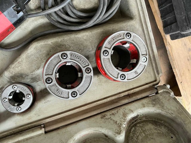 Ridgid 690 draadsnijmachine - afbeelding 4 van  8