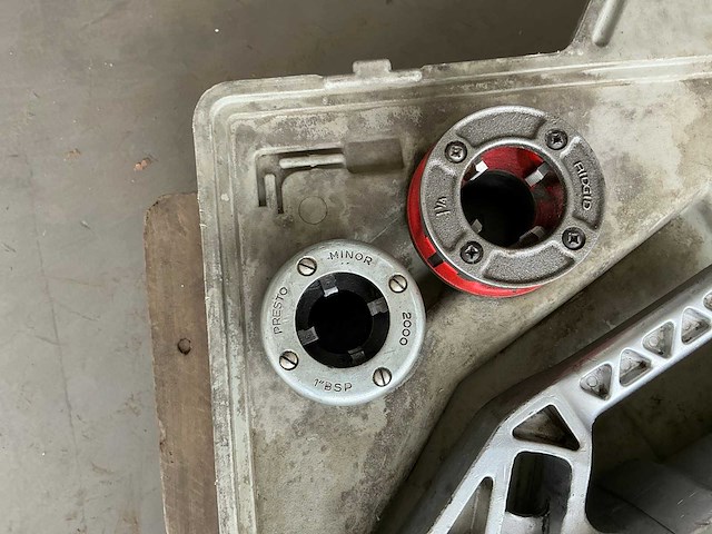 Ridgid 690 draadsnijmachine - afbeelding 5 van  8