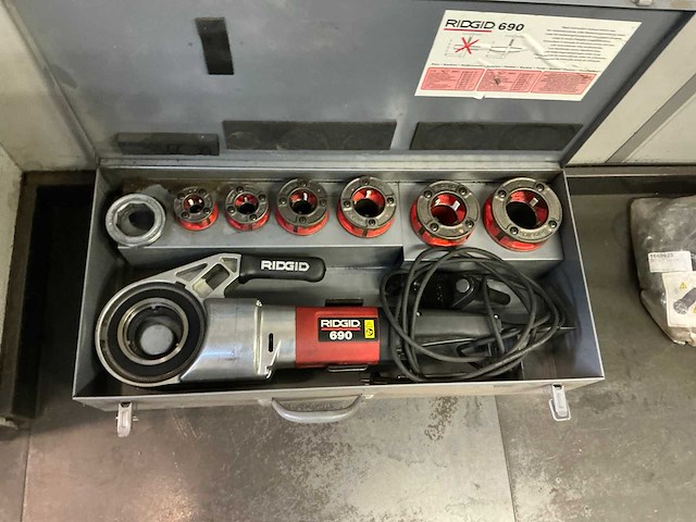 Ridgid 690 draadsnijmachine - afbeelding 1 van  5