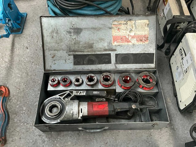 Ridgid 690 draadsnijmachine - afbeelding 1 van  7