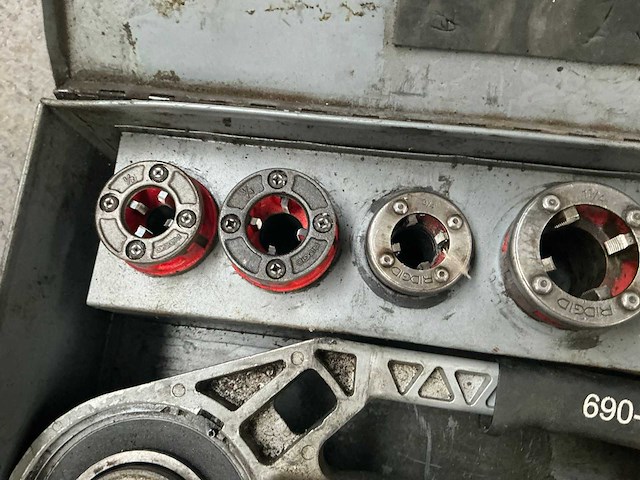 Ridgid 690 draadsnijmachine - afbeelding 6 van  7