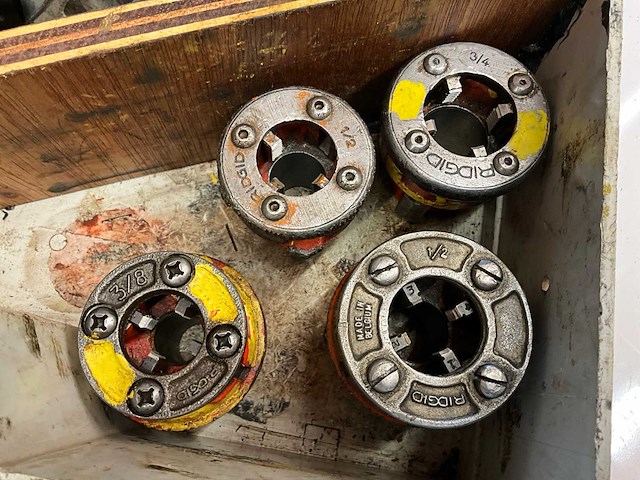 Ridgid 690 draadsnijmachine - afbeelding 3 van  6