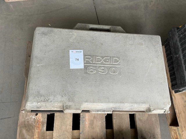 Ridgid 690 draadsnijmachine - afbeelding 1 van  4