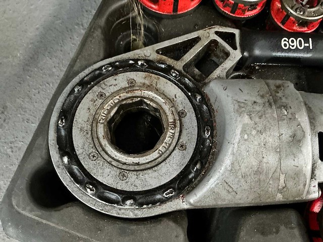 Ridgid 690-i draadsnijmachine te herstellen - afbeelding 3 van  10