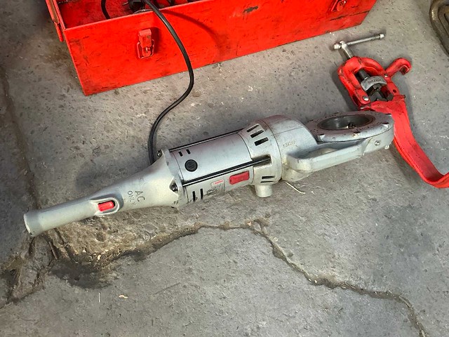 Ridgid 700 draadsnijmachine - afbeelding 2 van  8