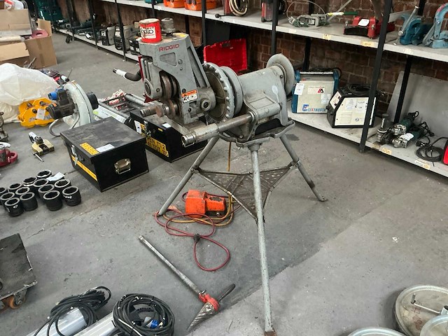 Ridgid 918 power drive met rolgroefmachine - afbeelding 1 van  10