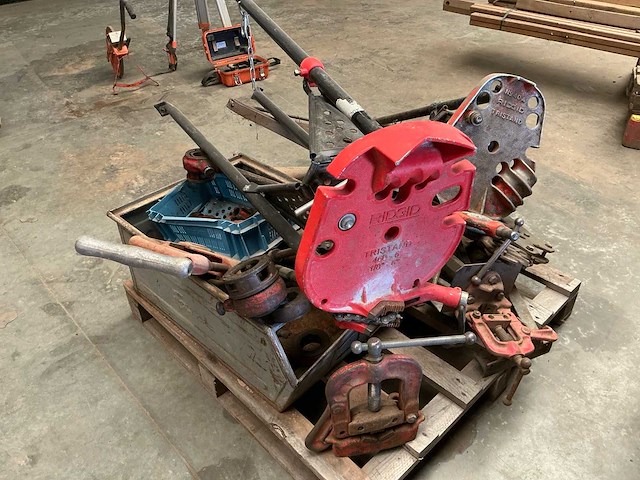 Ridgid partij met statief draadsnijset - afbeelding 1 van  6