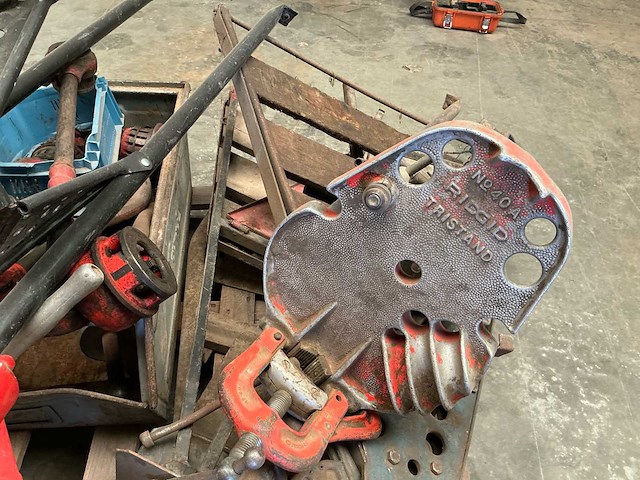 Ridgid partij met statief draadsnijset - afbeelding 5 van  6