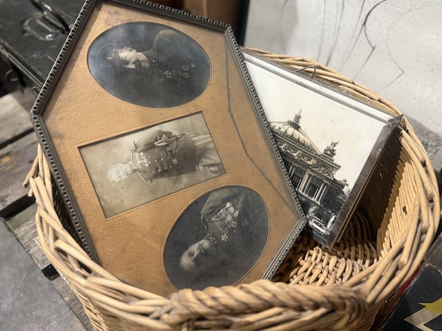 Rieten mand met kaders - afbeelding 1 van  2