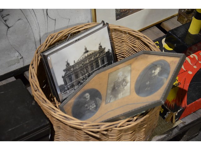 Rieten mand met kaders - afbeelding 2 van  2