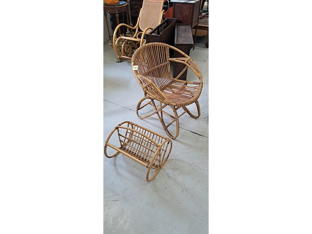 Rieten zetel en krantenbak - afbeelding 1 van  3