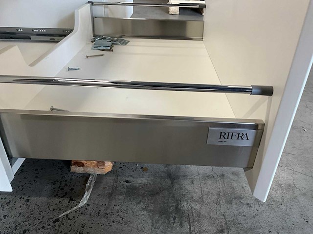 Rifra wastafel en spiegel - afbeelding 2 van  16