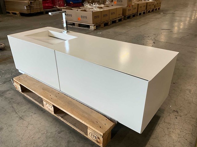 Rifra wastafel en spiegel - afbeelding 1 van  16