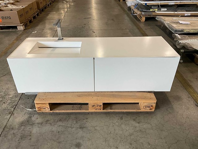 Rifra wastafel en spiegel - afbeelding 9 van  16