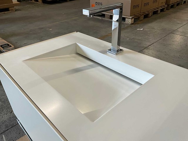 Rifra wastafel en spiegel - afbeelding 12 van  16