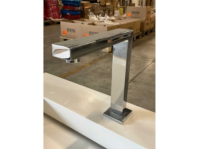 Rifra wastafel en spiegel - afbeelding 13 van  16