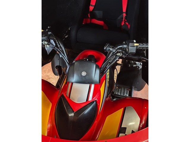 Rijdende helm gemonteerd op quad cobra 165cc (ideaal voor promo materiaal) - afbeelding 28 van  46