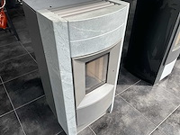 Rika revo stille pelletkachel - ongebruikt (toonzaalmodel) - afbeelding 1 van  10