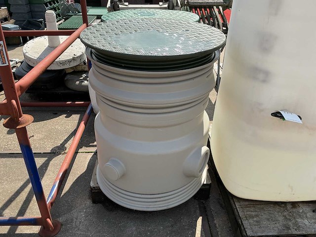 Rikutec pvc regenwaterput met schroefdeksel - afbeelding 1 van  3