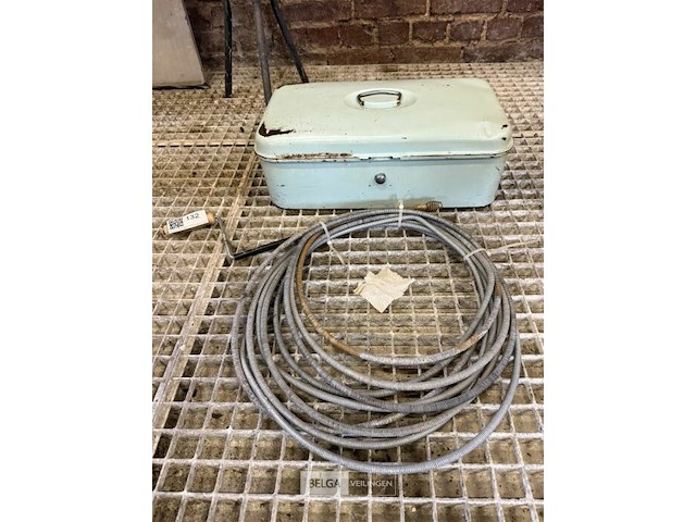 Riool ontstopper met ijzeren koffer - afbeelding 1 van  2