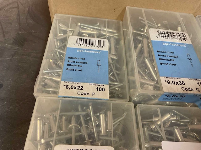 Rivet nagels en afstand houders - afbeelding 4 van  6