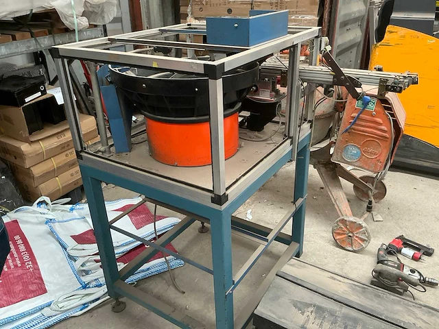 Rna vibrating bowl feeder - afbeelding 1 van  8