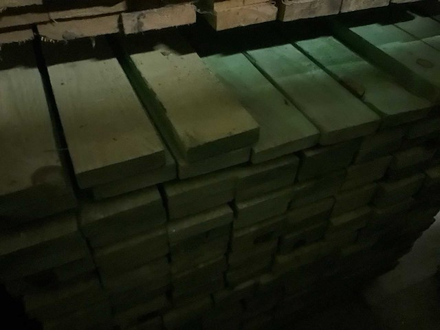 Rnd houten balken/planken 4,50 meter lengte (100x) - afbeelding 9 van  12