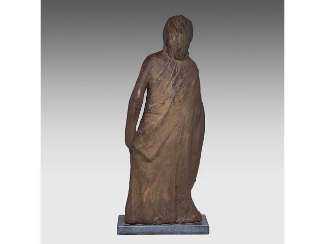 Robert van de velde (1895-1978), standing woman, patinated terracotta on a neoclassical oak column 47.5 cm. (18.69 in.), including column: 132.5 cm. (52.17 in.) - afbeelding 4 van  8