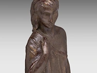 Robert van de velde (1895-1978), standing woman, patinated terracotta on a neoclassical oak column 47.5 cm. (18.69 in.), including column: 132.5 cm. (52.17 in.) - afbeelding 8 van  8
