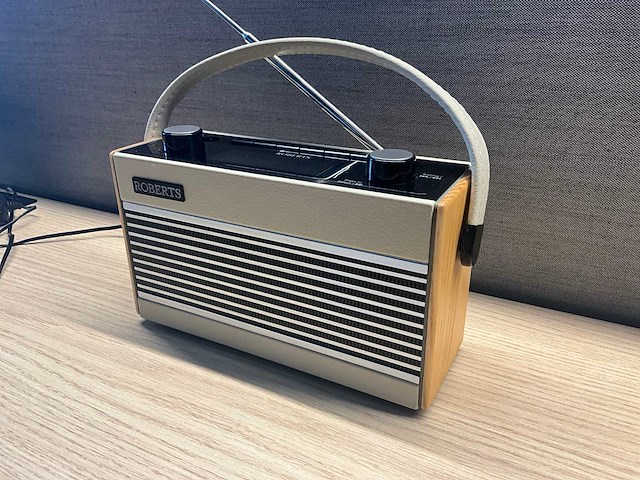 Roberts rambler bt dab+ radio - afbeelding 1 van  4