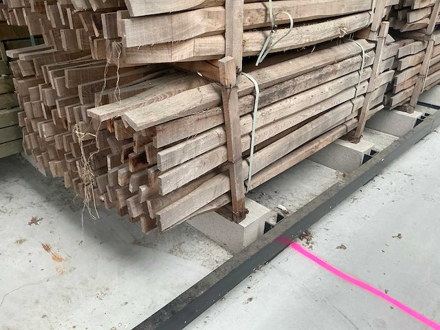 Robinia ligger gezaagd (100x) - afbeelding 2 van  4