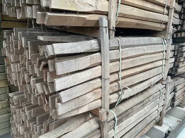 Robinia ligger gezaagd (100x) - afbeelding 1 van  2