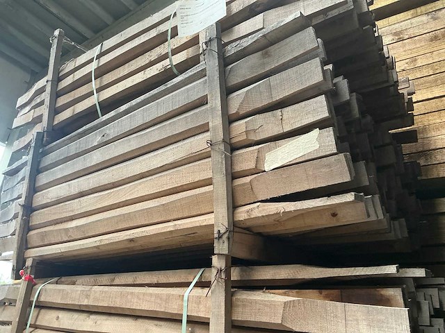 Robinia ligger gezaagd (100x) - afbeelding 1 van  4