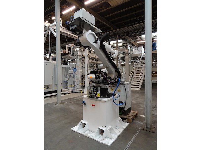 Robot kuka - afbeelding 1 van  12