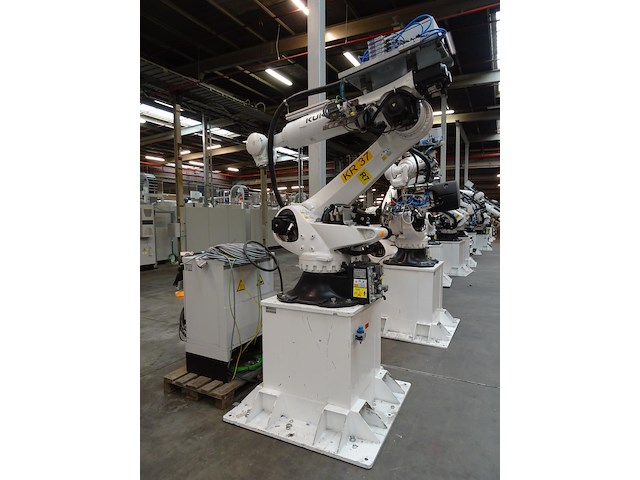 Robot kuka - afbeelding 5 van  12