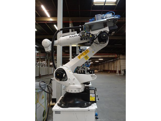 Robot kuka - afbeelding 6 van  12